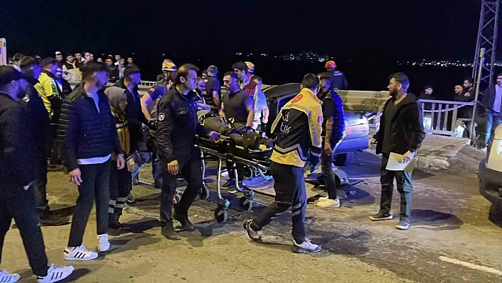 Tofaş bariyere ok gibi saplandı