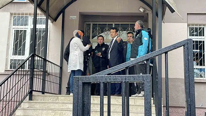 Sivas'ta gıda zehirlenmesi şüphesi - 13 öğrenci hastaneye kaldırıldı