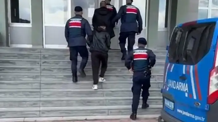 Sivas'ta 3 göçmen kaçakcısı yakalandı!