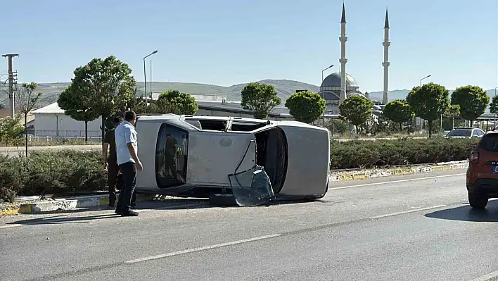 Otomobil takla attı: 2 kişi yaralandı