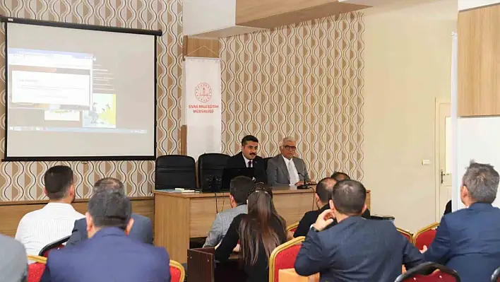 Sivas'ta rehberlik öğretmenleri toplantıda bir araya geldi