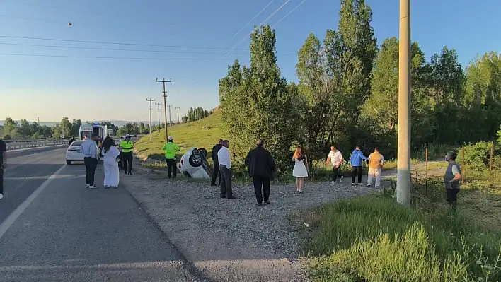 Sivas'ta otomobil sulama kanalına yuvarlandı!
