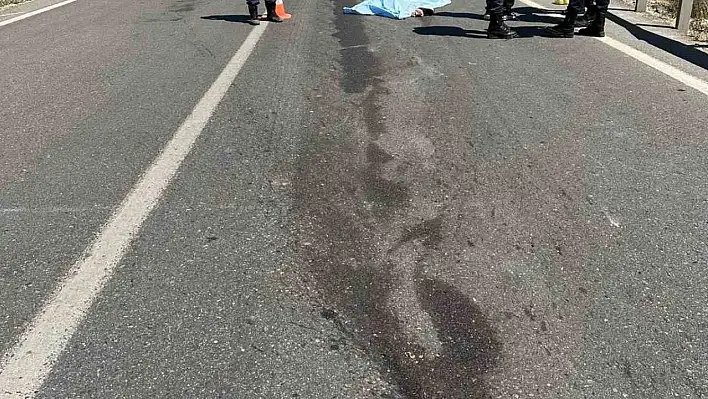 Tır yayalara çarptı: 1 ölü, 1 yaralı