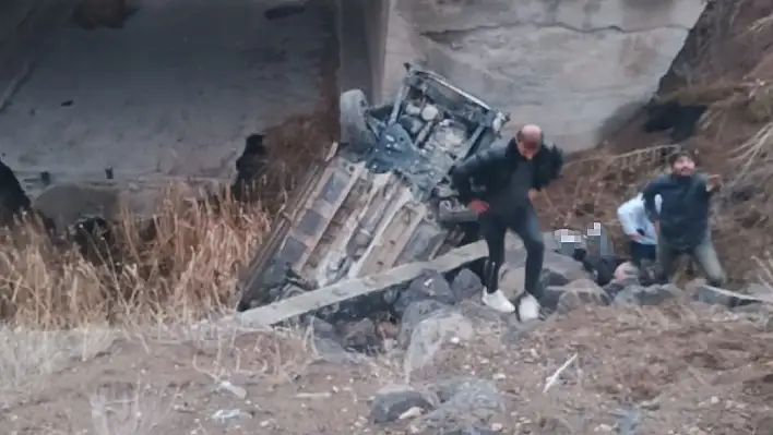 Sivas'ta köprü altına düşen otomobilde bulunan 1 kişi yaşamını yitirdi