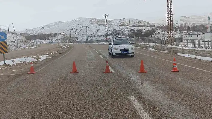 Yoğun kar yağışı ve tipi ulaşımda aksamalara neden oldu!