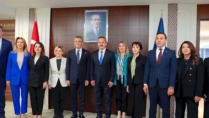 İki parti aynı çatı altında buluştu