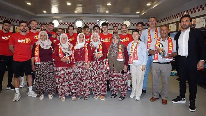 Soğanlı'dan Kayserispor'a bez bebekli destek!