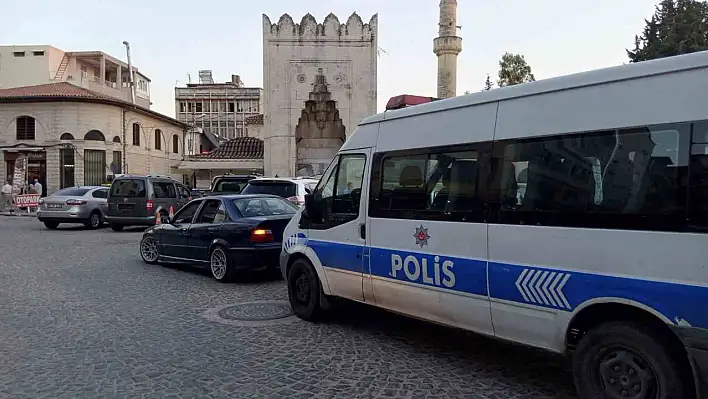 Sokak ortasında bıçaklanarak öldürüldü