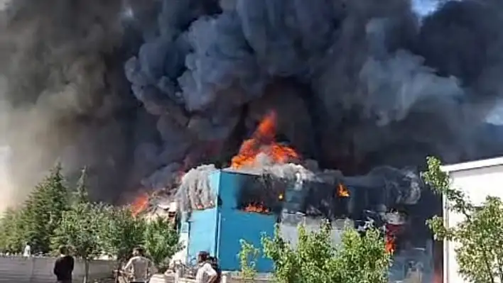 SON DAKİKA - Kayseri OSB'de büyük yangın!