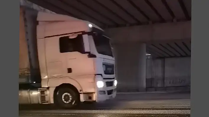 Son dakika: Yol trafiğe kapatıldı!