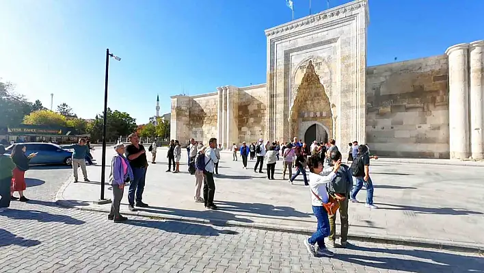 Sultanhanı Kervansarayı, restorasyon sonrası turistlerin gözdesi oldu