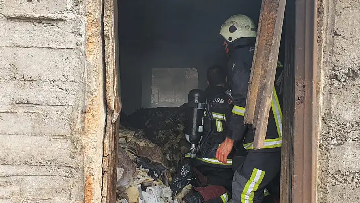 Sünger fabrikasında çıkan yangın korkuttu