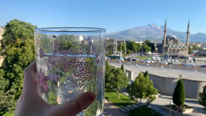 Su içerken saate bakın!