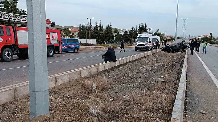 Yoldan çıkan otomobil takla attı