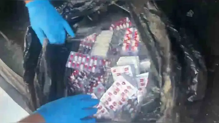 Adana'da taksiden uyuşturucu çıktı: 3 şüpheli tutuklandı