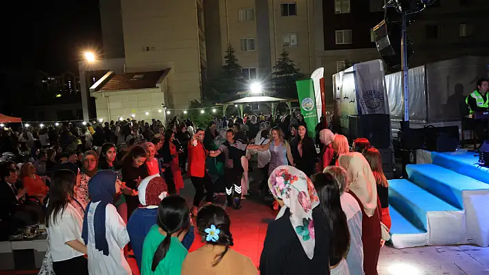 Talas Belediyesi ekibi gençlerle halay çekti