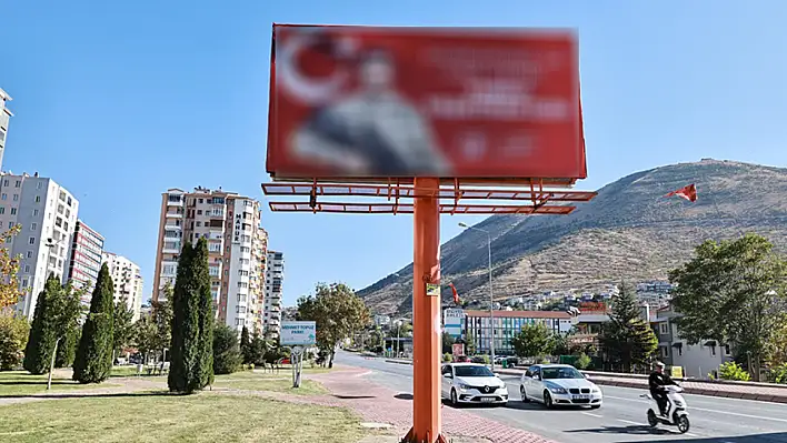 Talas Belediyesi'nde dikkat çeken billboard!