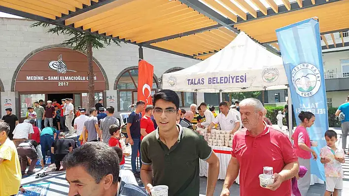 Talas'ta cuma namazı sonrası ikramı!