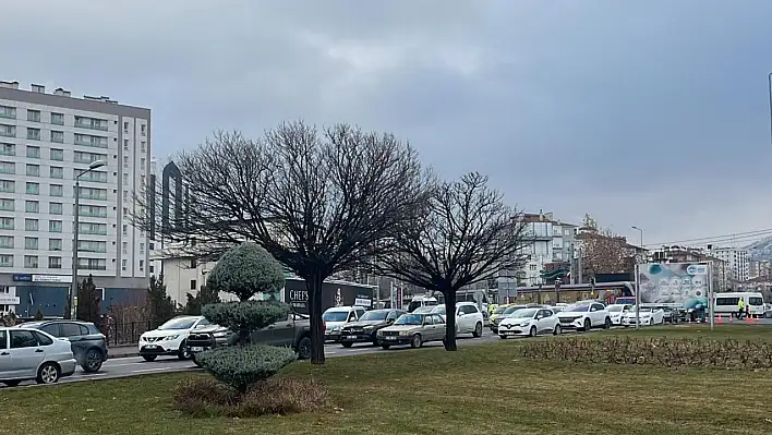 Talas Bulvarı ve Atatürk Bulvarı'nda trafik yoğunluğu yaşanıyor!