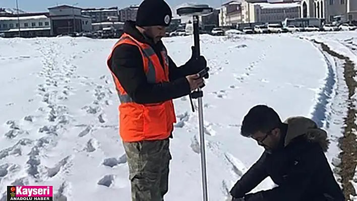 Talas, Deprem bölgesinde çok yönlü çalışıyor