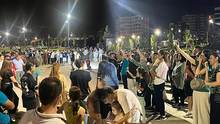 Talas Millet Bahçesi'nde Grup Şantiye rüzgarı: Halay çektiler, çiftetelli oynadılar!