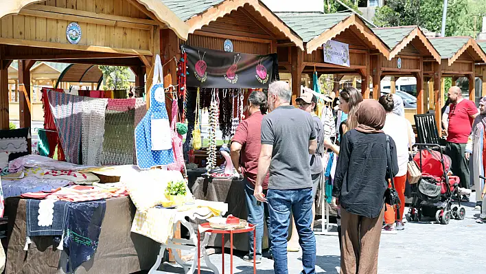 Talas'ta el işinden ev yemeğine dolu dolu kadın pazarı