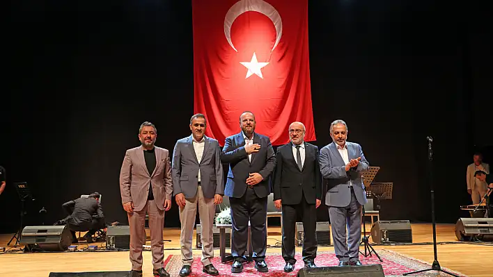 Talas'ta etkinlikler hız kesmedi! Necip Karakaya ilahileriyle manevi bir gece yaşattı