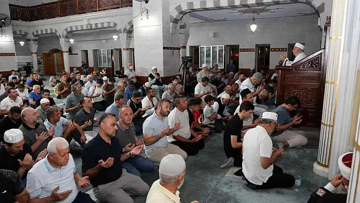 Talas'ta kandil gecesi dualarla ihya edildi