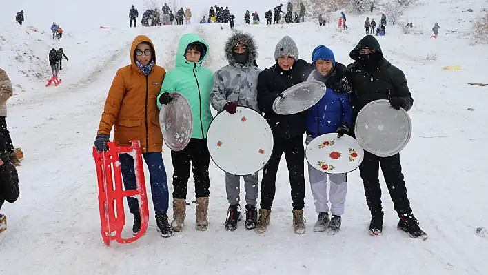 Talas'ta karla gelen eğlence!