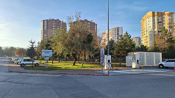 Talas'ta parkta görünmeyen tehlike! Geceleri fark edilmiyor