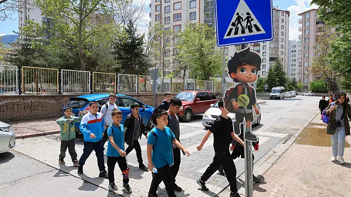 Talas'ta sevimli uyarıcılar dikkat çekiyor!