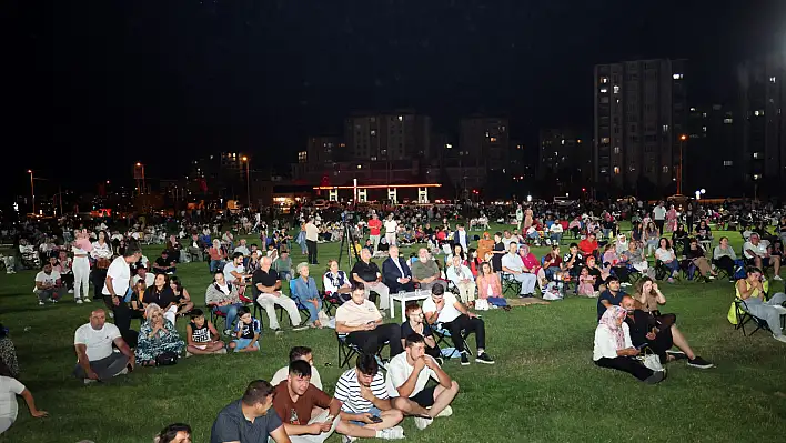 Talas'ta Zafer Haftası coşkusu: Vatandaşlar akın ediyor!