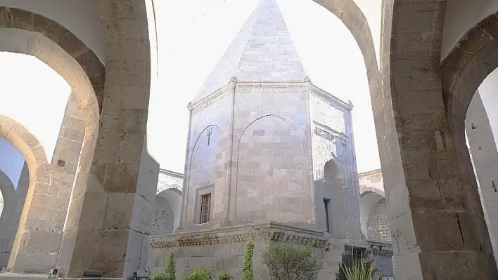 Tarihi Köşk Medrese'de 'Kumaştan Hikâyeler' sergisi başlıyor