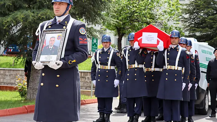 Tedavi Gören Astsubay Hayatını Kaybetti