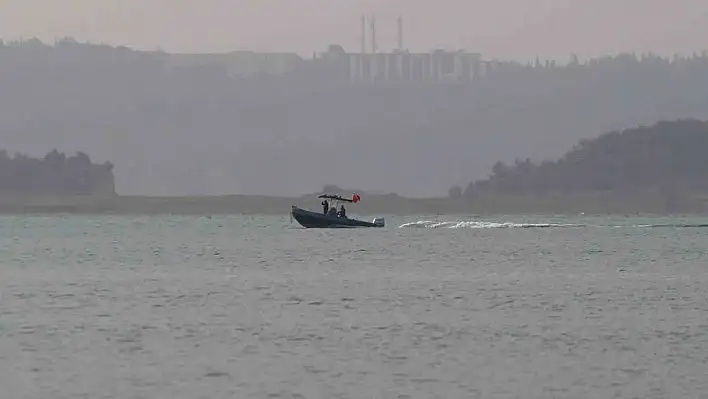 Tekneden göle düşen genç hala kayıp!