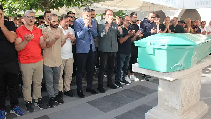 Tekvando antrenörü Murat Şimşek toprağa verildi!