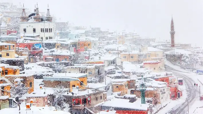 Temmuz kapıdan baktırdı, sobaları yaktırdı: Kayseri'nin o ilçesi donuyor!