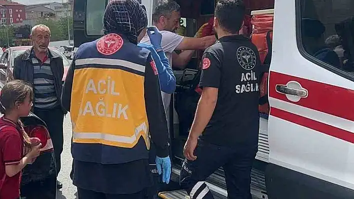 Trafik Kazası Geçiren Çocuk Ambulanstan Kaçtı