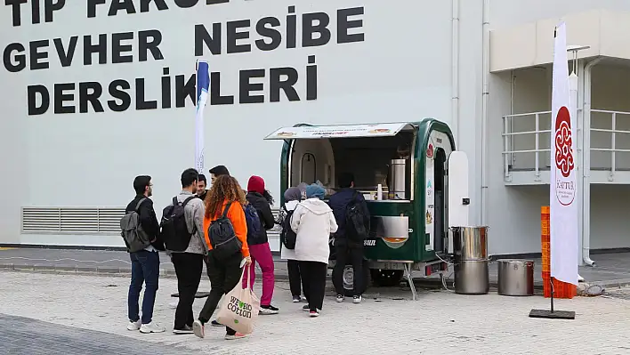 Tıp Fakültesi'nden öğrencilere ücretsiz çorba ikramı!