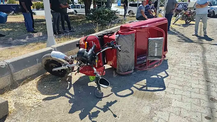 Tır ile elektrikli motosiklet çarpıştı: 1 ölü
