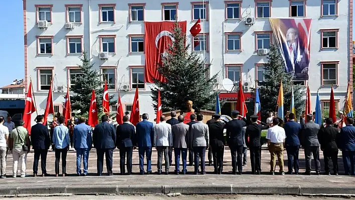 Tomarza'da 101. yıl dönümü resmi törenle kutlandı