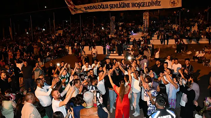 Tomarza'da ilk gün neler oldu? Dadaloğlu Şenlikleri geceyi salladı!