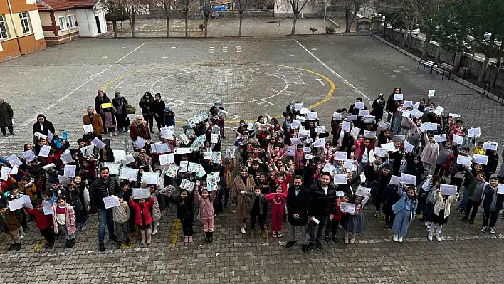 Tomarza'da öğrencilerin karne heyecanı