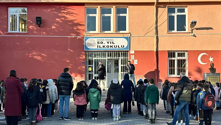 Tomarza'da yeni yarıyılın ilk zil heyecanı yaşadı!