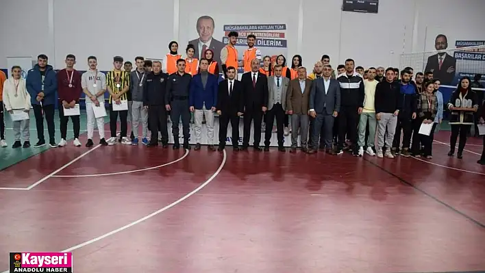 Tomarza kaymakamlık voleybol turnuvası sona erdi