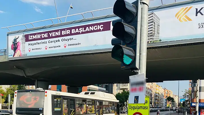 Trafik Işıklarına Astılar!