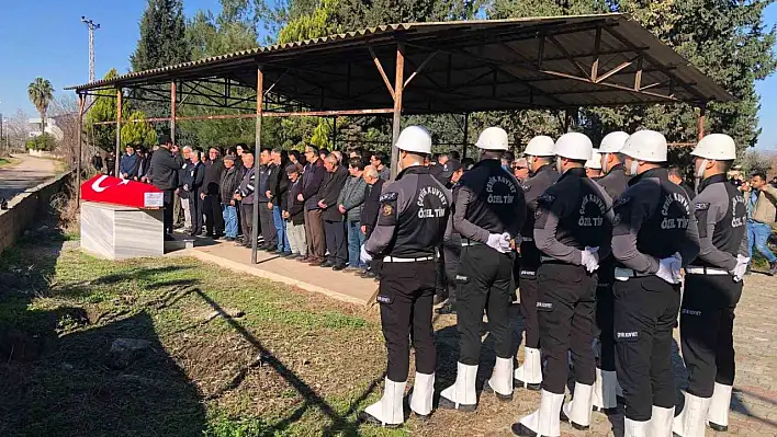 Trafik kazasında hayatını kaybeden polis toprağa verildi