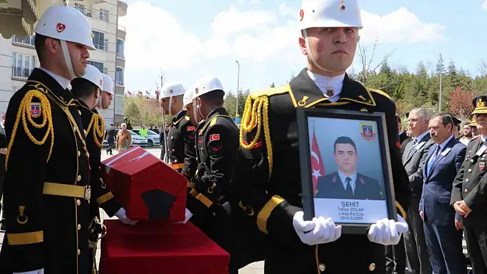 Trafik kazasında şehit olan astsubay Çolak, son yolculuğuna uğurlandı