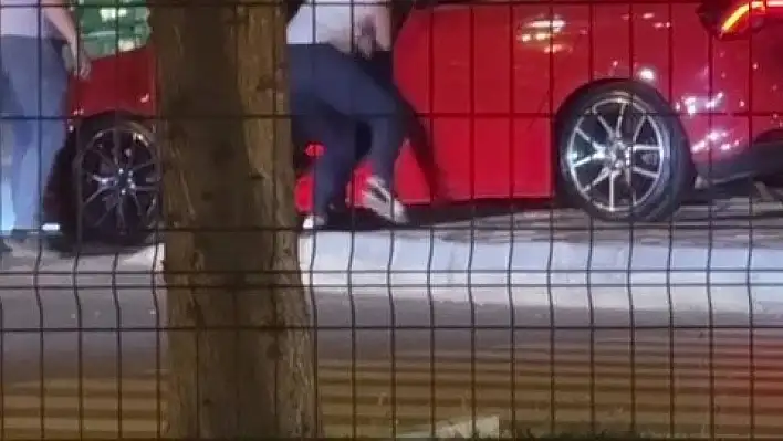 Kahramanmaraş'ta arabadan indi önce saldırdı sonra tehdit etti!