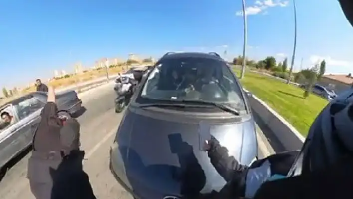 Trafikteki kavgada gözaltına alınan şahıslar serbest bırakıldı!